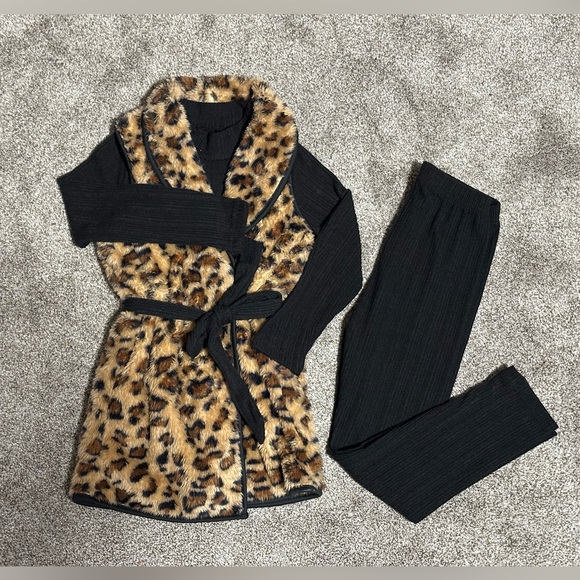 Girls Faux Fur Leopard Vest and Black Ribbed Top Leggings 3 Pc. Set / Size 7 - Picture 8 of 8
